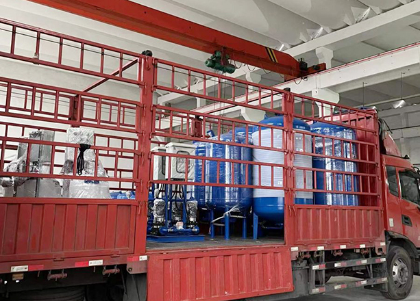 上海專車直達定壓補水機組3套，全自動加藥裝置3套，緩沖罐3個