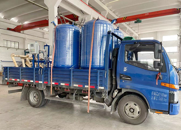 江西鷹潭專車發(fā)貨4套分體式定壓補水機組