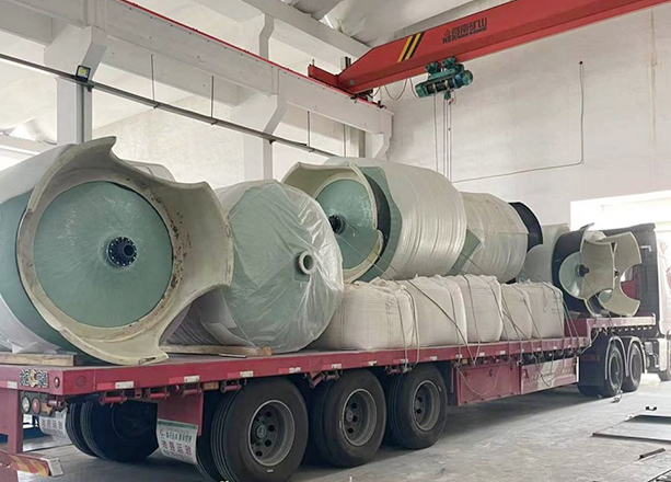 6套玻璃鋼罐石英砂過(guò)濾器已全部裝車(chē)，發(fā)貨浙江衢州！